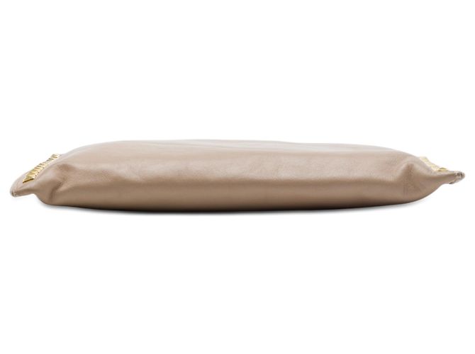 Clutch in pelle beige con borchie e zip Miu Miu - vista 3