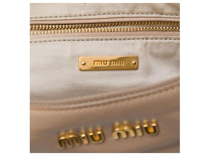Clutch in pelle beige con borchie e zip Miu Miu - vista 5