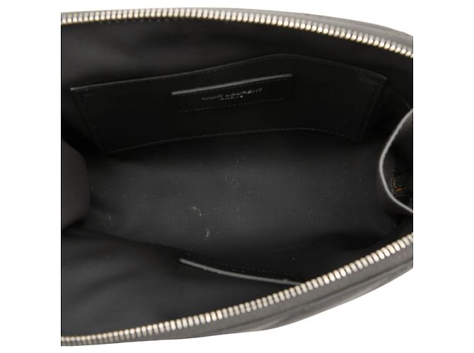 Beauty case Saint Laurent in pelle di agnello matelassé nera con monogramma Loulou - vista 4