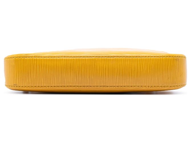 Louis Vuitton Pochette Accessoires in Epi giallo - vista 3