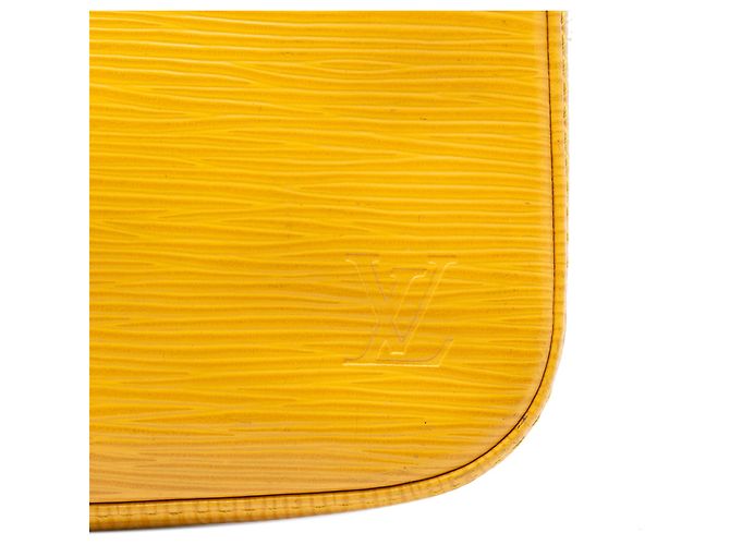 Louis Vuitton Pochette Accessoires in Epi giallo - vista 5