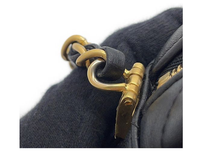 Borsa a tracolla Chanel Matelassé Chain Nero - vista 12