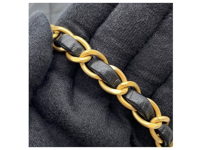 Borsa a tracolla Chanel Matelassé Chain Nero - vista 13