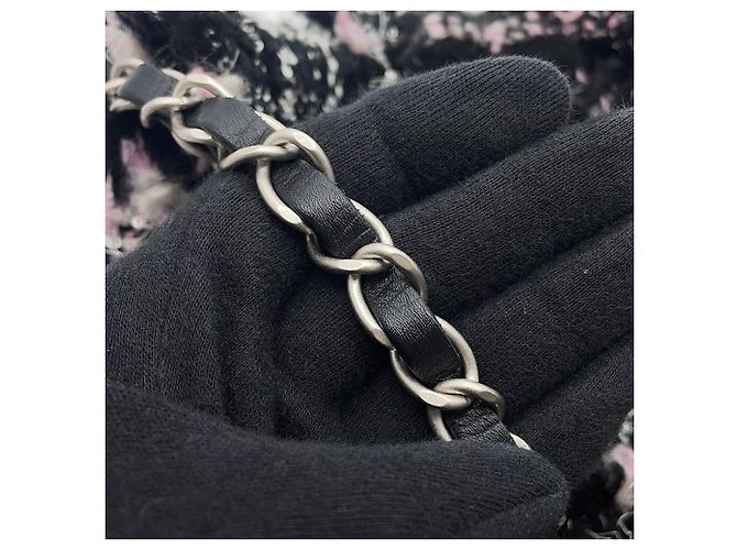 Borsa a tracolla Chanel in tweed e pelle bianco e nero - vista 12