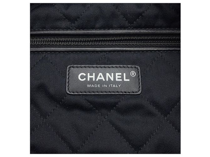 Borsa a tracolla Chanel in tweed e pelle bianco e nero - vista 14