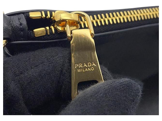Borsa a tracolla in pelle Prada Triangle Nero - vista 7