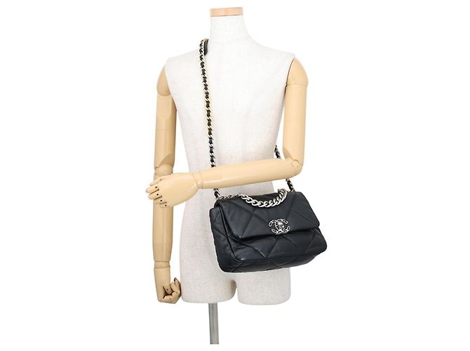 Borsa a tracolla Chanel 19 Flap in agnello Nero - vista 4