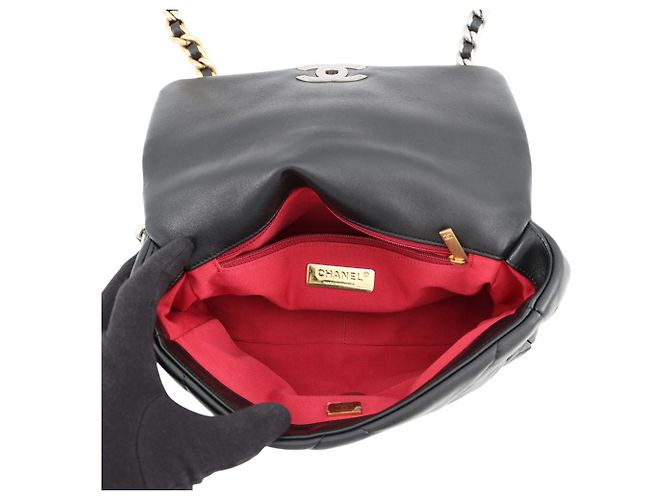 Borsa a tracolla Chanel 19 Flap in agnello Nero - vista 5