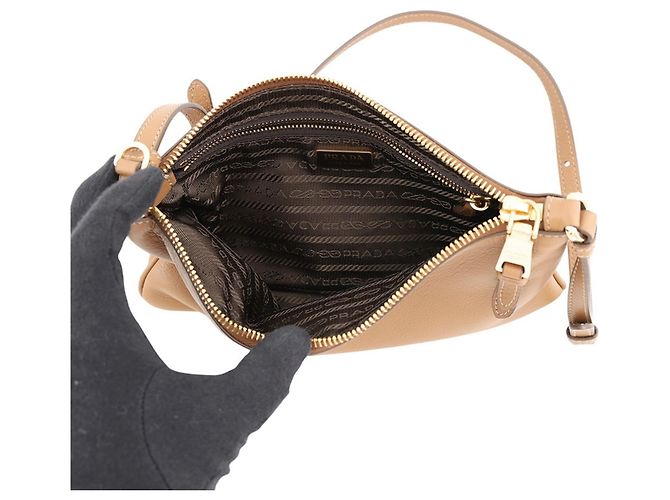 Borsa a tracolla in pelle marrone Prada - vista 5