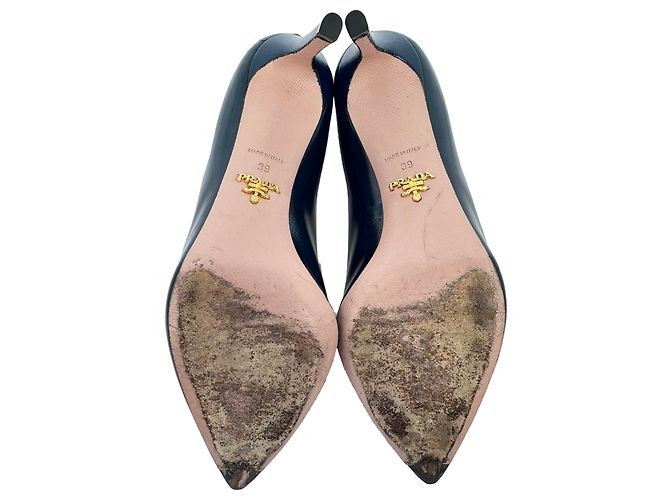 Décolleté a punta Prada in vernice blu navy - vista 11