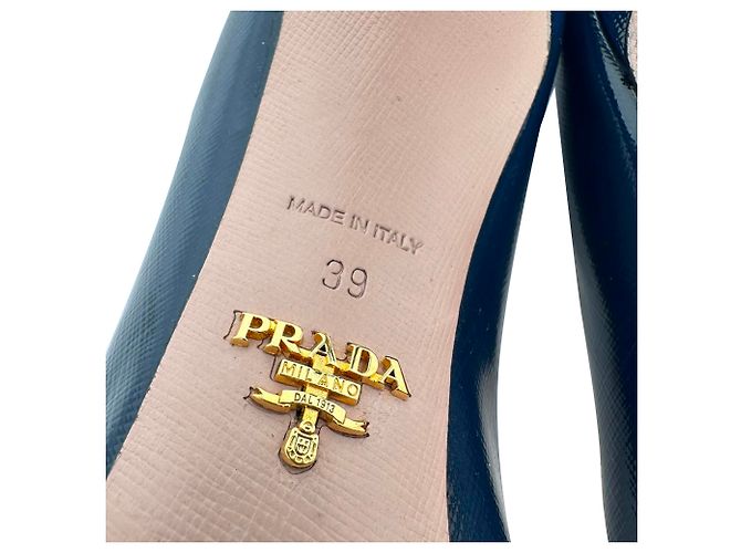 Décolleté a punta Prada in vernice blu navy - vista 12