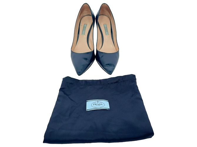 Décolleté a punta Prada in vernice blu navy - vista 13