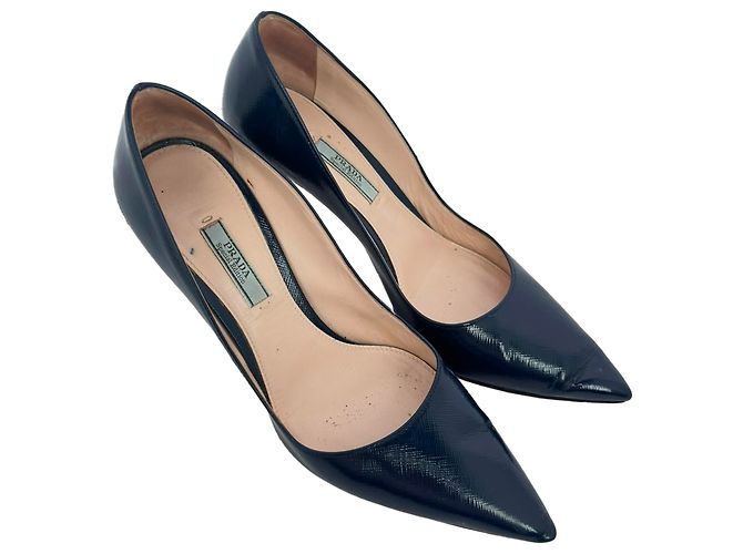 Décolleté a punta Prada in vernice blu navy - vista 4