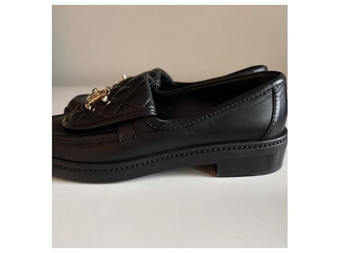 Mocassini Chanel in pelle nera trapuntata con logo CC Nero - vista 5