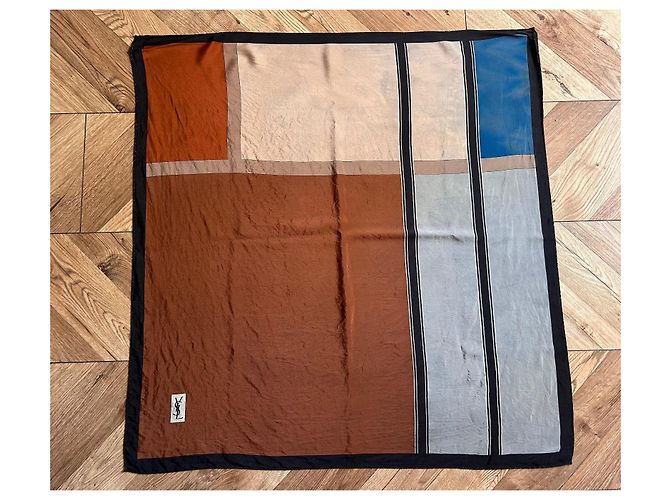 Carré in seta Yves Saint Laurent Motivo Geometrico Marrone Nero Blu Beige - vista 2