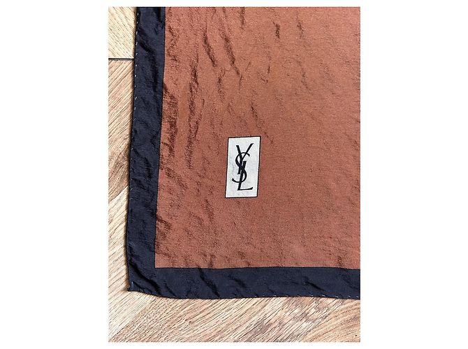 Carré in seta Yves Saint Laurent Motivo Geometrico Marrone Nero Blu Beige - vista 3