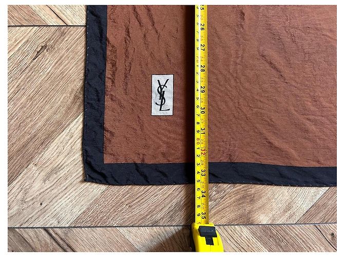 Carré in seta Yves Saint Laurent Motivo Geometrico Marrone Nero Blu Beige - vista 5