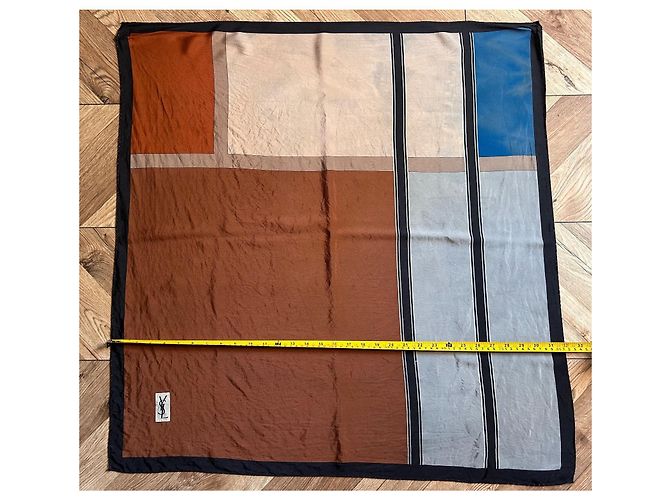Carré in seta Yves Saint Laurent Motivo Geometrico Marrone Nero Blu Beige - vista 6