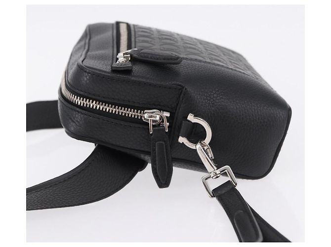 Marsupio Salvatore Ferragamo Gancini in pelle nero argento ka5295A - vista 4