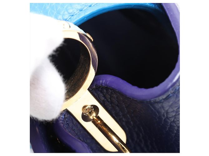 Louis Vuitton Borsa Capucines BB in pelle Taurillon blu - vista 11