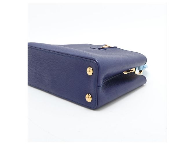 Louis Vuitton Borsa Capucines BB in pelle Taurillon blu - vista 3