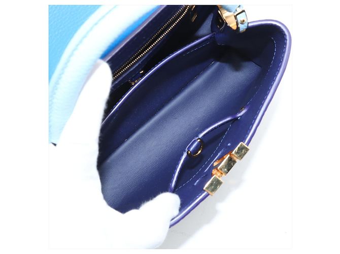 Louis Vuitton Borsa Capucines BB in pelle Taurillon blu - vista 7