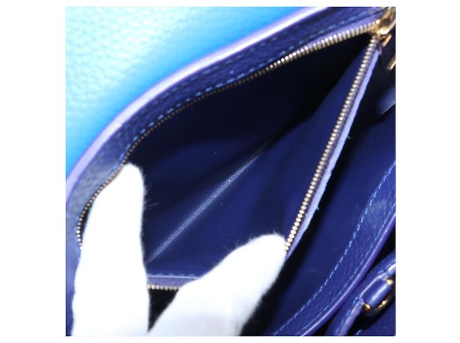 Louis Vuitton Borsa Capucines BB in pelle Taurillon blu - vista 9