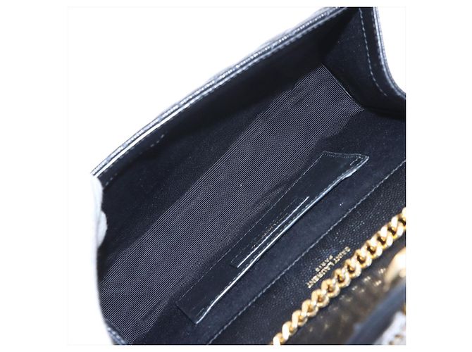 Saint Laurent Pequena bolsa de ombro em couro preto com matelassê chevron
Modelo Envelope - vista 6
