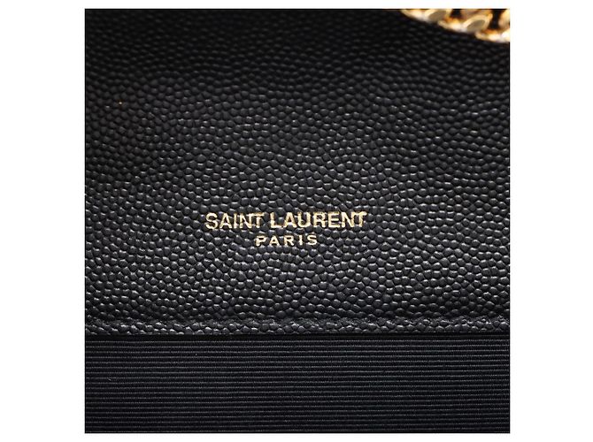 Saint Laurent Pequena bolsa de ombro em couro preto com matelassê chevron
Modelo Envelope - vista 8