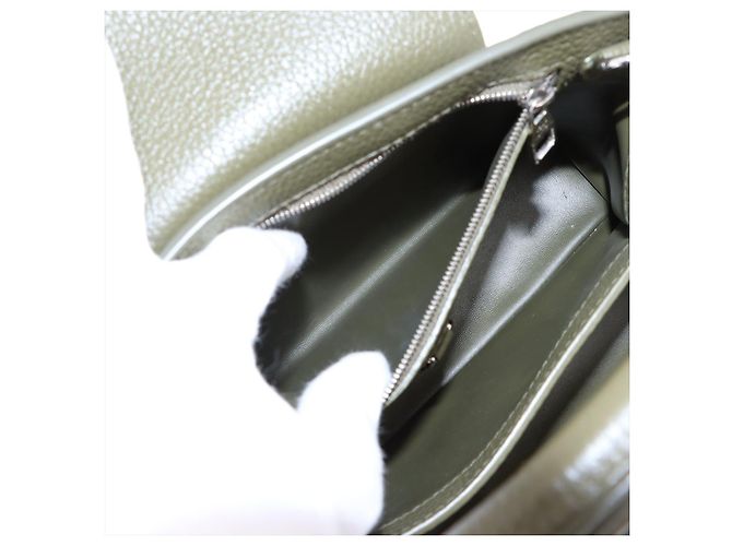 Louis Vuitton Borsa Capucines BB Taurillon Leather Verde - vista 9