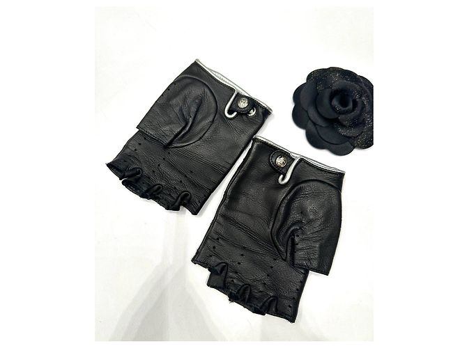 Timeless Guanti senza dita Chanel in agnello trapuntato CC - Nero Usato - vista 2