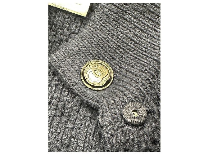 Timeless Chanel 13B Grobstrick-Strickjacke aus Wolle und Kaschmir in Schwarz Größe 38 Gebraucht - Ansicht 7