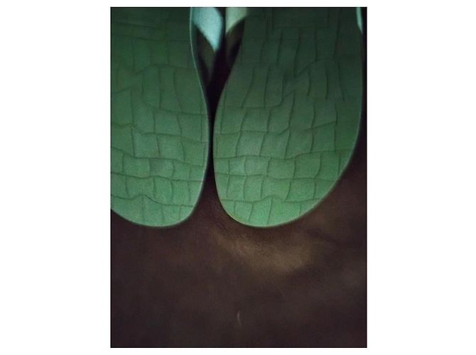 Jimmy Choo Flip Flops in Grün Krokodilprägung Weiß - Ansicht 6
