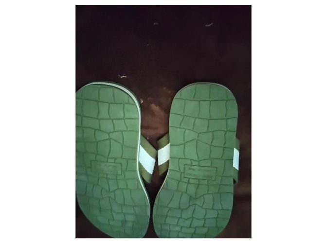Jimmy Choo Flip Flops in Grün Krokodilprägung Weiß - Ansicht 7