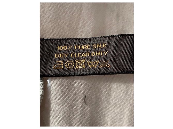 Carré in seta Louis Vuitton Monogram Grigio Monogramma - vista 2