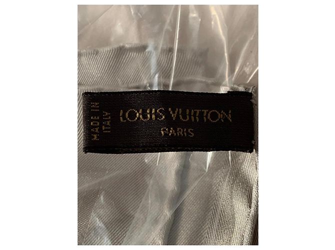 Carré in seta Louis Vuitton Monogram Grigio Monogramma - vista 3