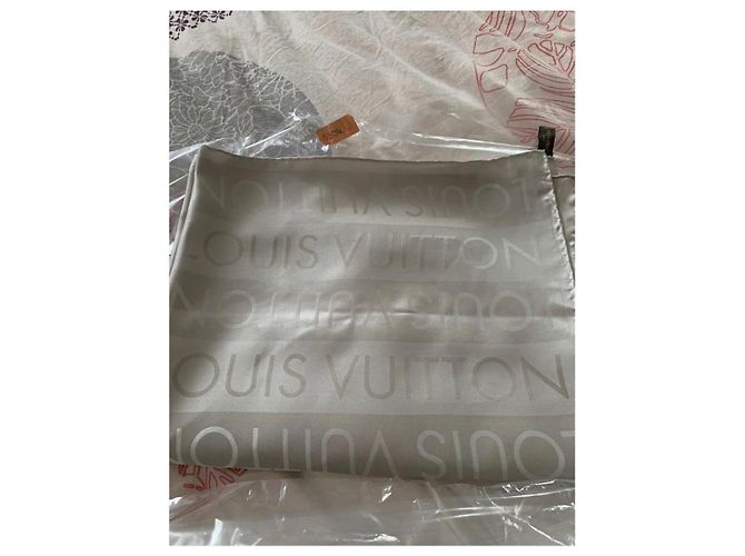 Carré in seta Louis Vuitton Monogram Grigio Monogramma - vista 6