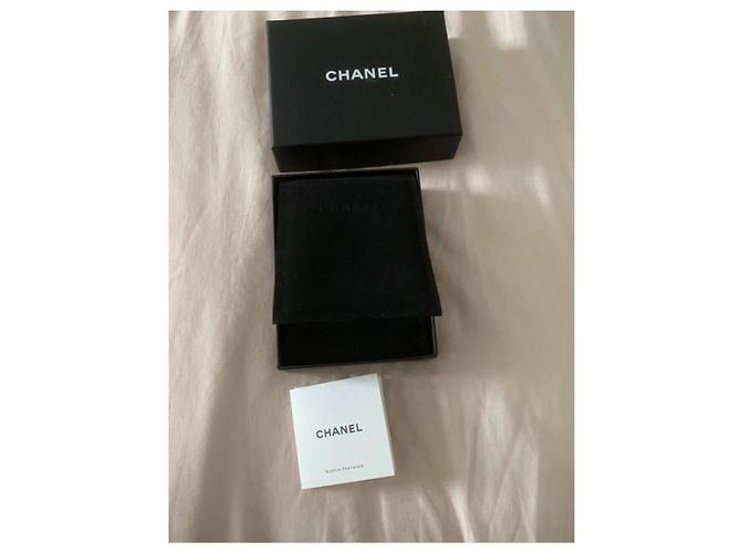 Orecchini pendenti Chanel logo CC metallo dorato D'oro - vista 10
