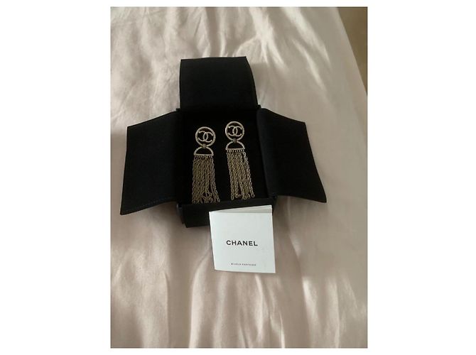 Orecchini pendenti Chanel logo CC metallo dorato D'oro - vista 2