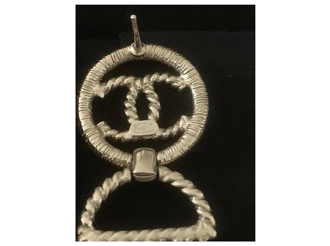 Orecchini pendenti Chanel logo CC metallo dorato D'oro - vista 4