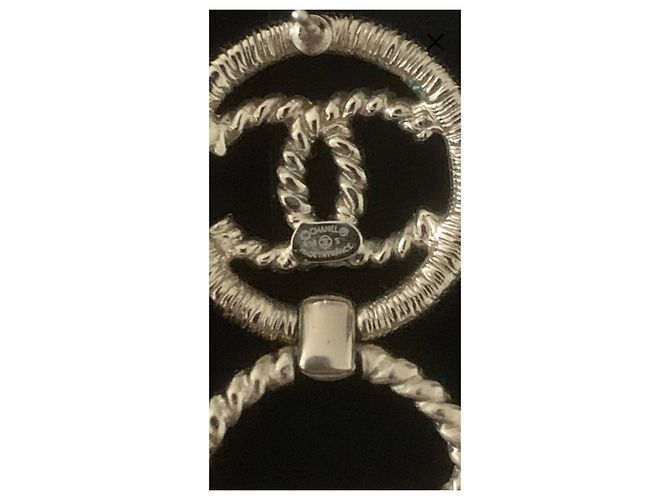 Orecchini pendenti Chanel logo CC metallo dorato D'oro - vista 5