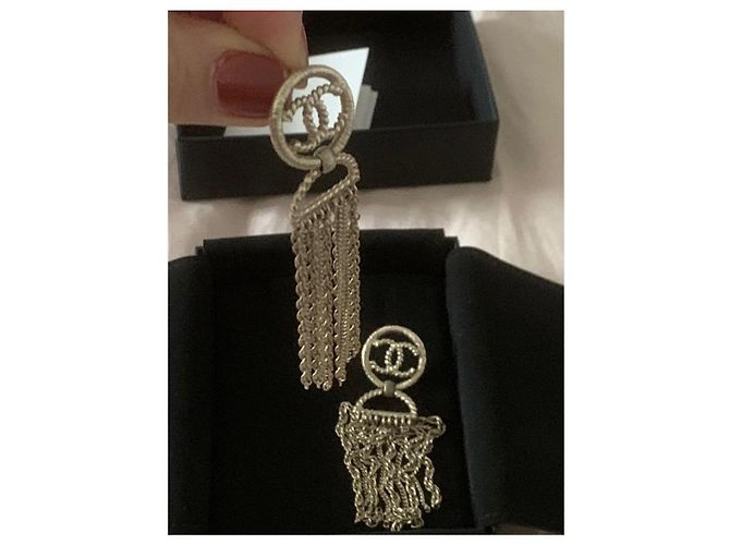Orecchini pendenti Chanel logo CC metallo dorato D'oro - vista 6