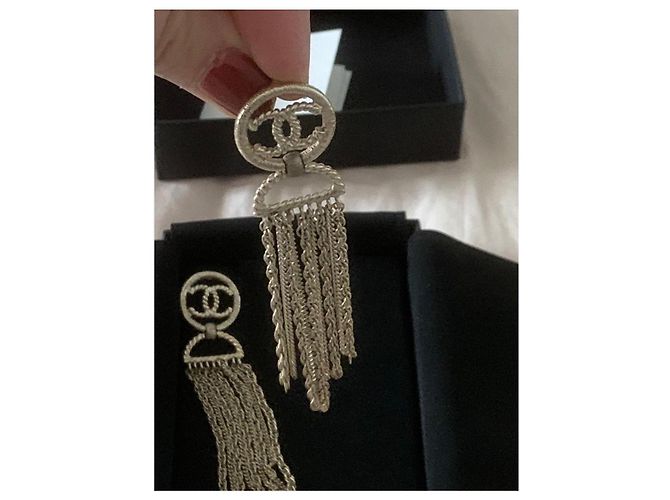 Orecchini pendenti Chanel logo CC metallo dorato D'oro - vista 7