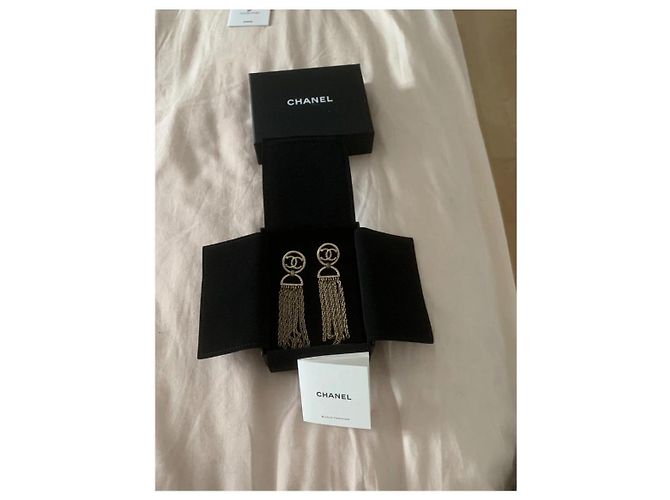 Orecchini pendenti Chanel logo CC metallo dorato D'oro - vista 8