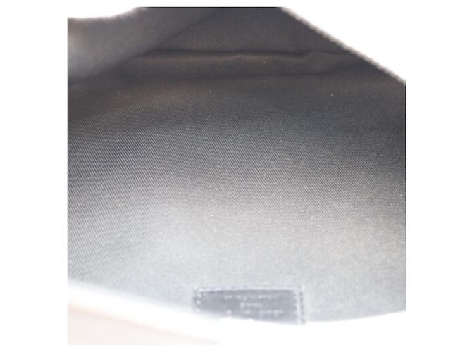Marsupio Louis Vuitton Monogram Shadow Discovery PM Nero - vista 13