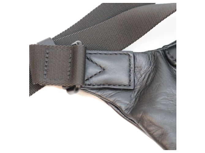 Marsupio Louis Vuitton Monogram Shadow Discovery PM Nero - vista 14