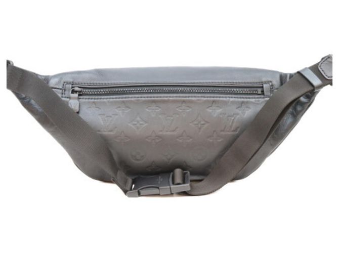 Marsupio Louis Vuitton Monogram Shadow Discovery PM Nero - vista 3