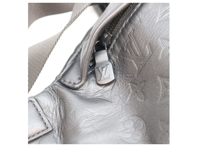 Marsupio Louis Vuitton Monogram Shadow Discovery PM Nero - vista 7