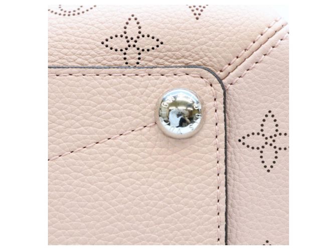 Borsa a tracolla Louis Vuitton Mahina Magnolia Babylon Chain BB Rosa - vista 11