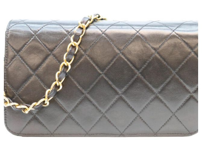 Borsa a Spalla Chanel Black Gold Hardware Turnlock Full Flap Mini Matelassé 19 Nero - vista 3